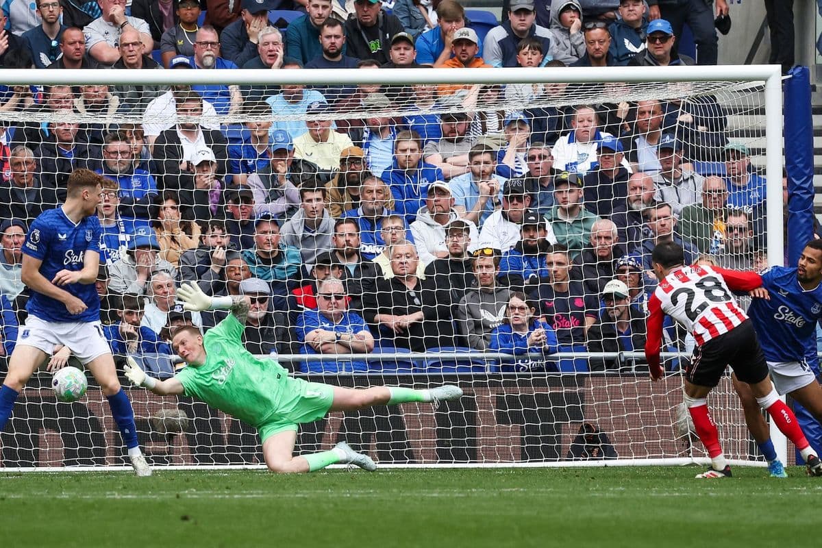 Un jugador de Sunderland lanzando un penalti