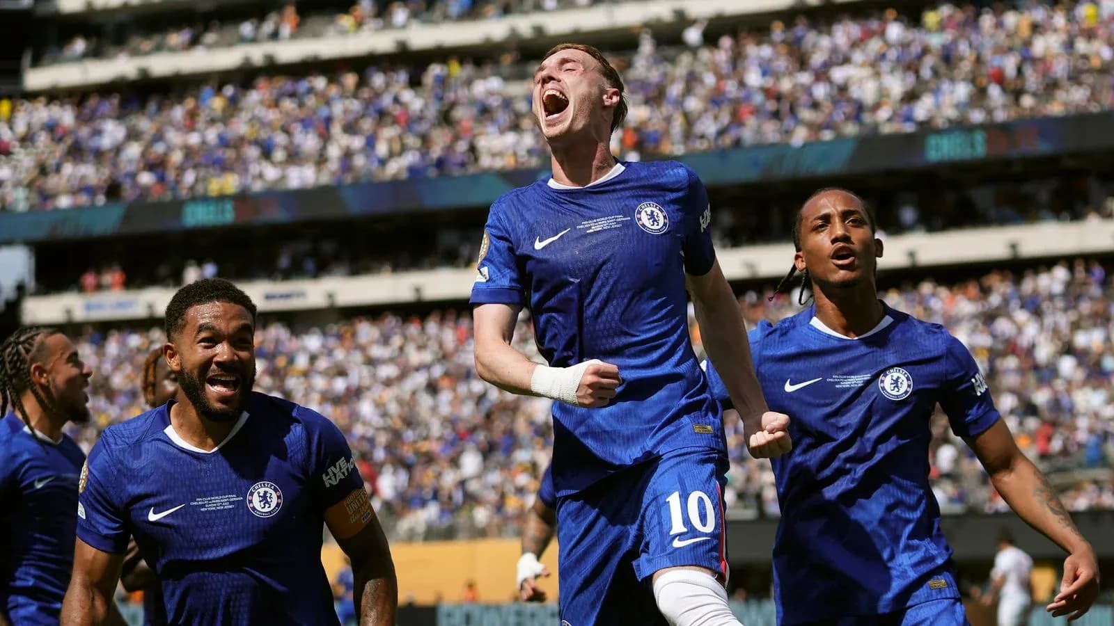 Jugadores de Chelsea celebrando un gol