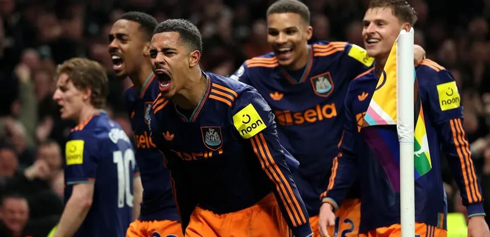 Jugadores de Newcastle celebrando un gol