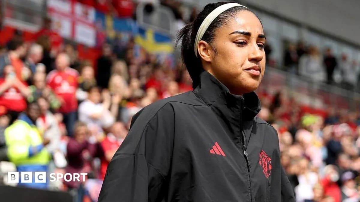 Jugadora de Manchester United entrando al campo
