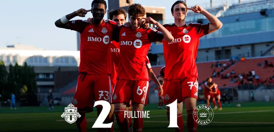 Jugadores de Toronto FC II celebrando la victoria