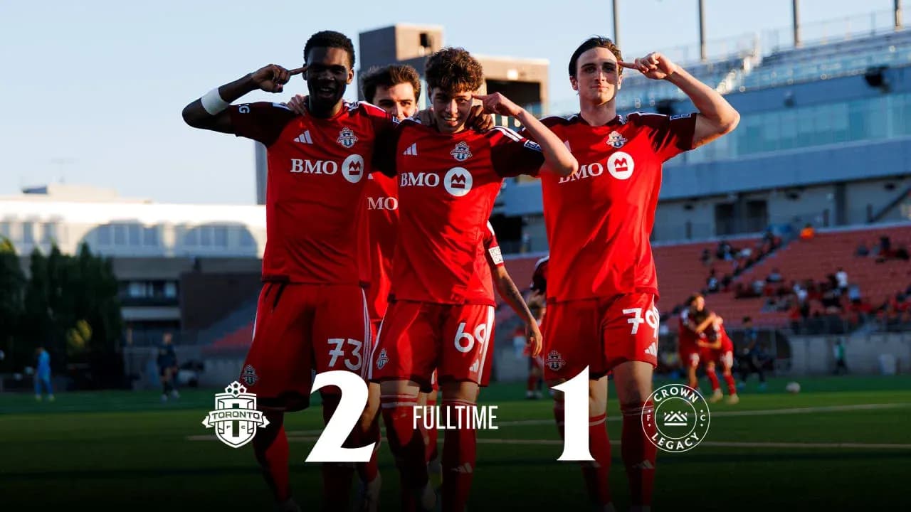Jugadores de Toronto FC II celebrando la victoria