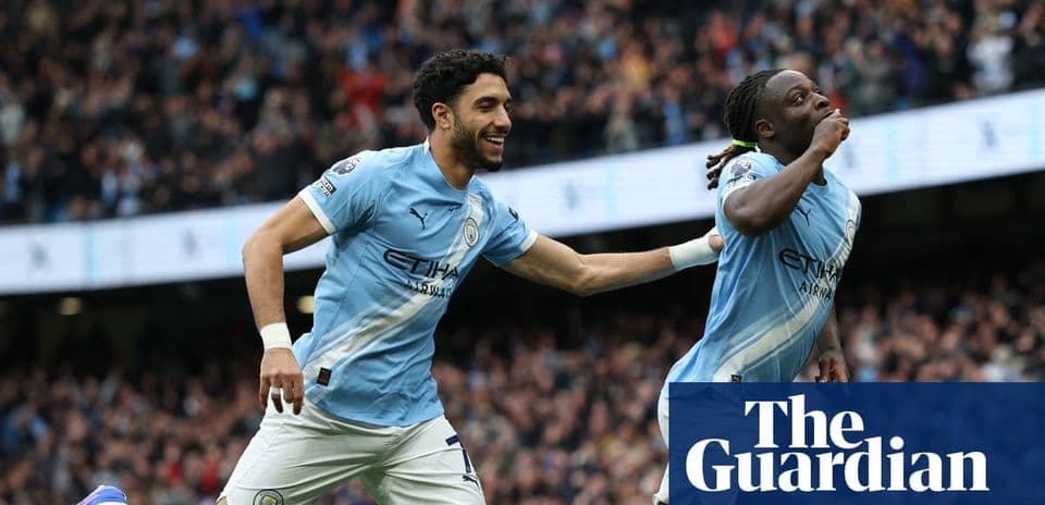 Jugadores de Manchester City celebrando un gol