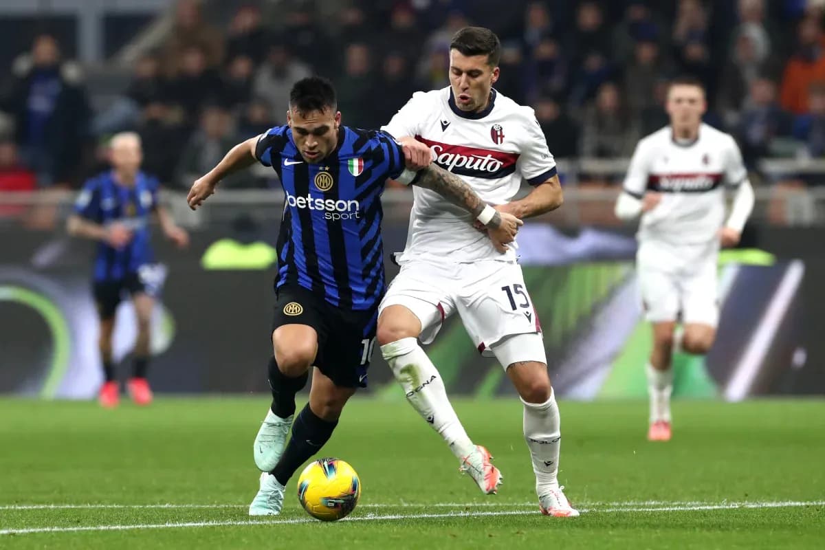 Luchador de balón entre Bologna e Inter