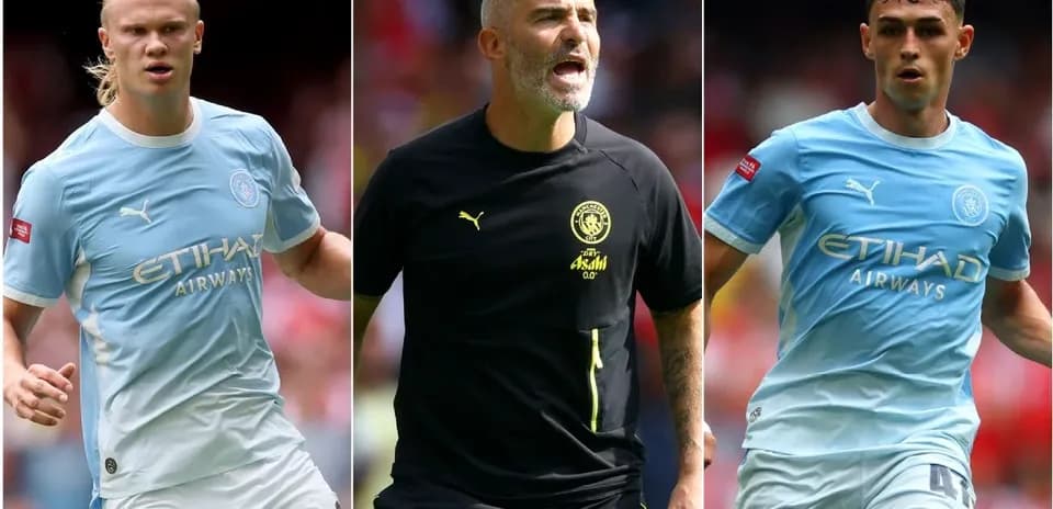 Jugadores de Manchester City y entrenador en acción