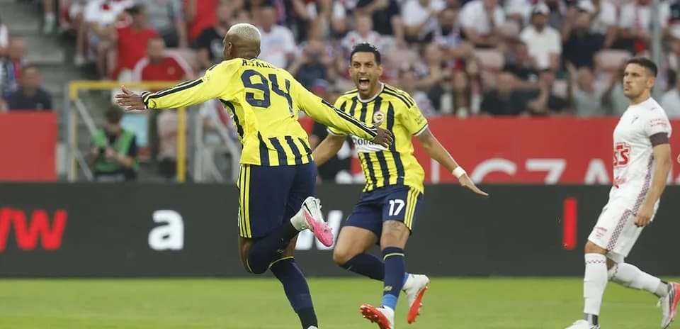 Celebración de jugadores de Fenerbahçe en el partido