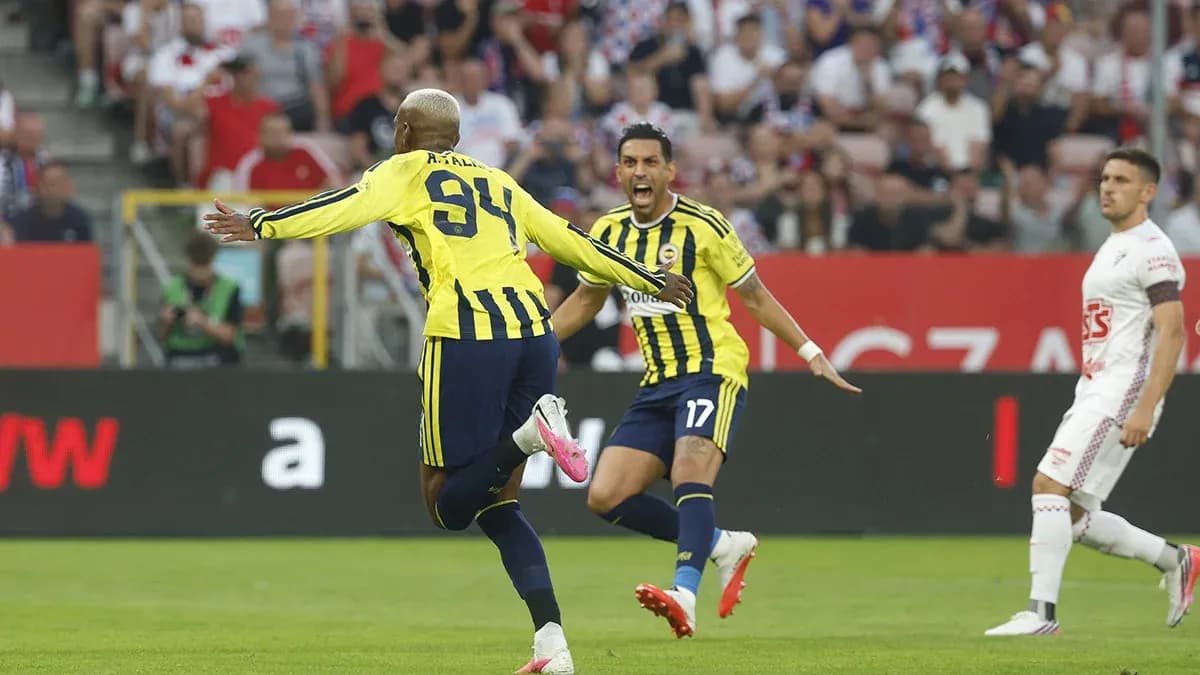 Celebración de jugadores de Fenerbahçe en el partido