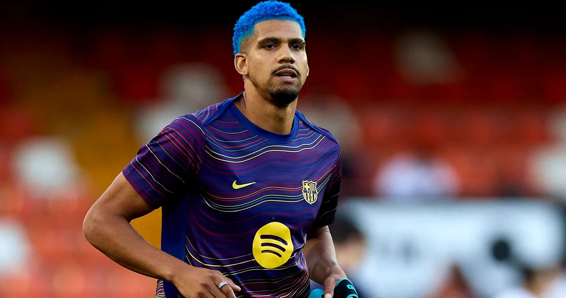 Jugador de Barcelona calentando antes del partido