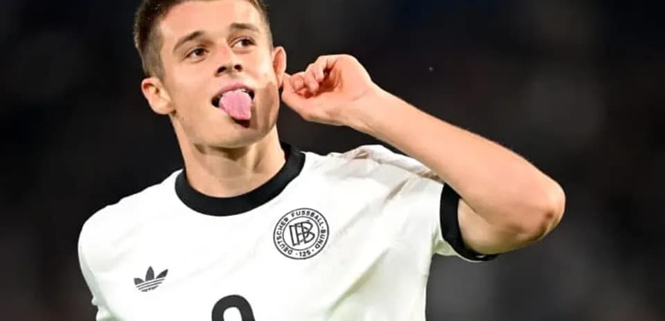 Jugador de Alemania celebrando con la lengua afuera
