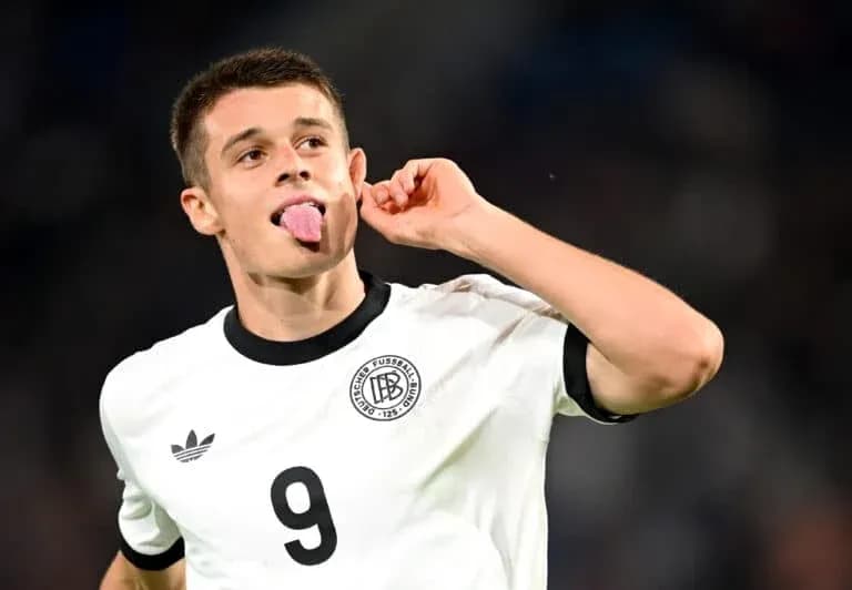 Jugador de Alemania celebrando con la lengua afuera