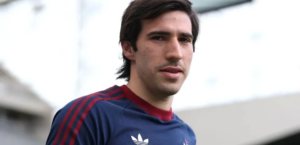 Jugador posando en el estadio durante entrenamiento