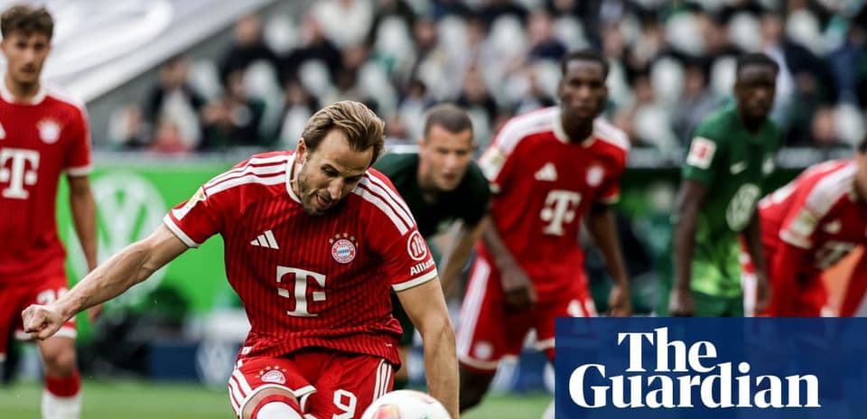 Jugador de Bayern Munich ejecutando un penalti en partido