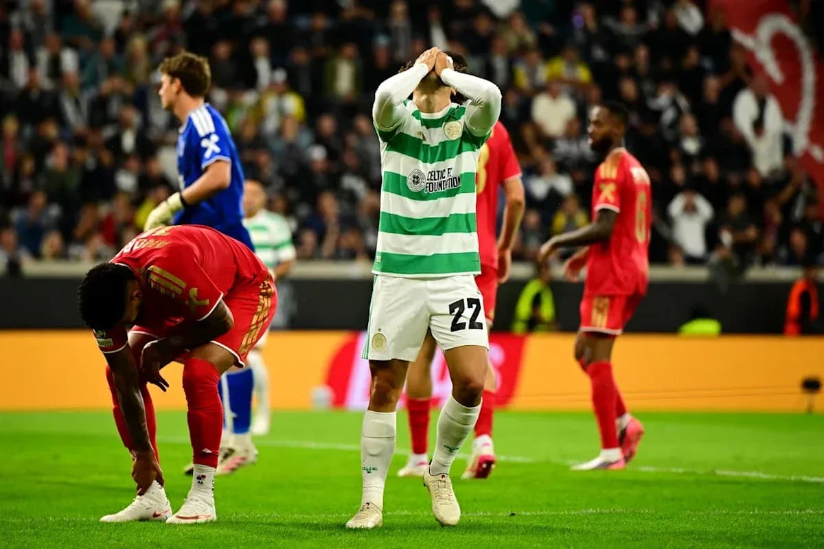 Jugador de Celtic lamentándose tras un fallo