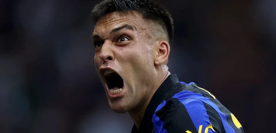 Jugador celebrando un gol con gran intensidad