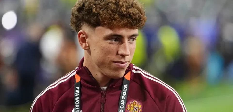 Jugador con chaqueta de la selección española en evento