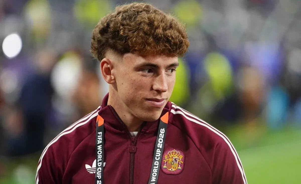 Jugador con chaqueta de la selección española en evento