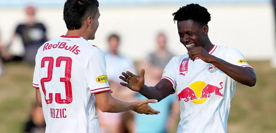 Jugadores de Red Bull Salzburg celebrando un gol