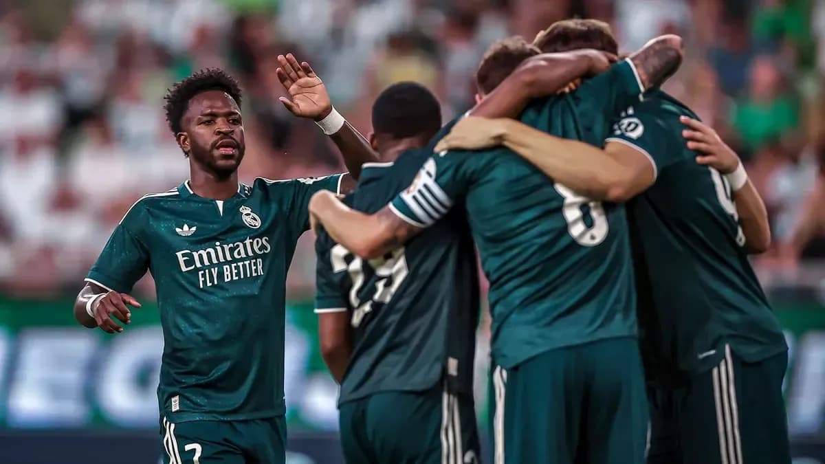 Jugadores de Real Madrid celebrando un gol