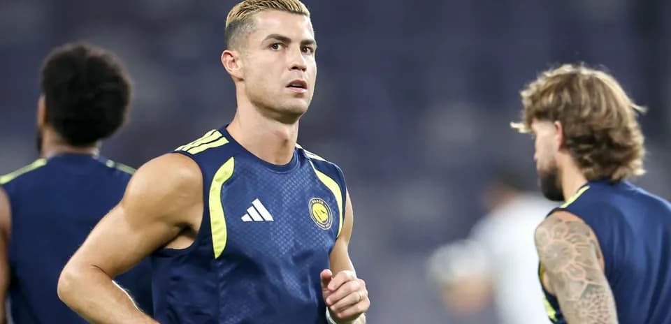 Jugador entrenando en sesión con equipo de fútbol