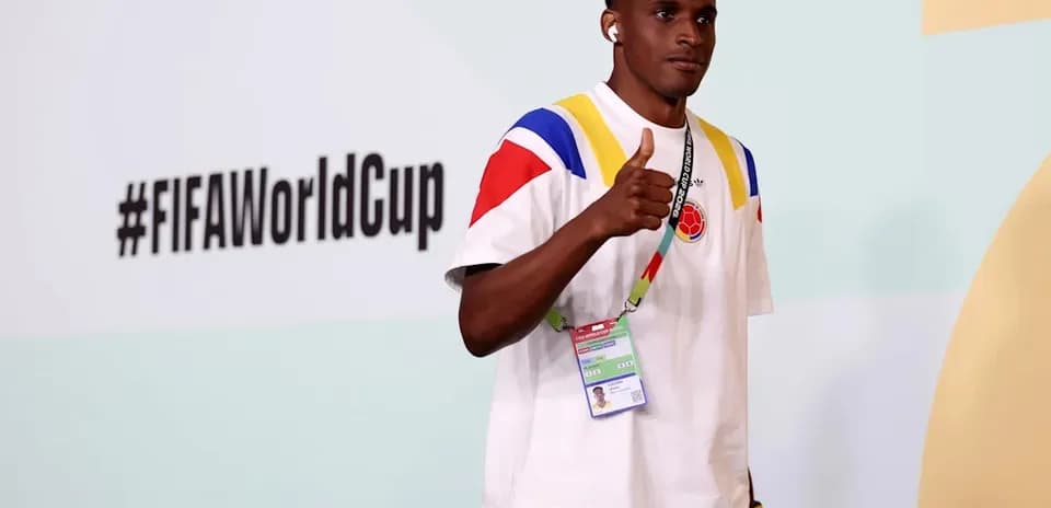 Jugador con camiseta de Colombia en evento FIFA