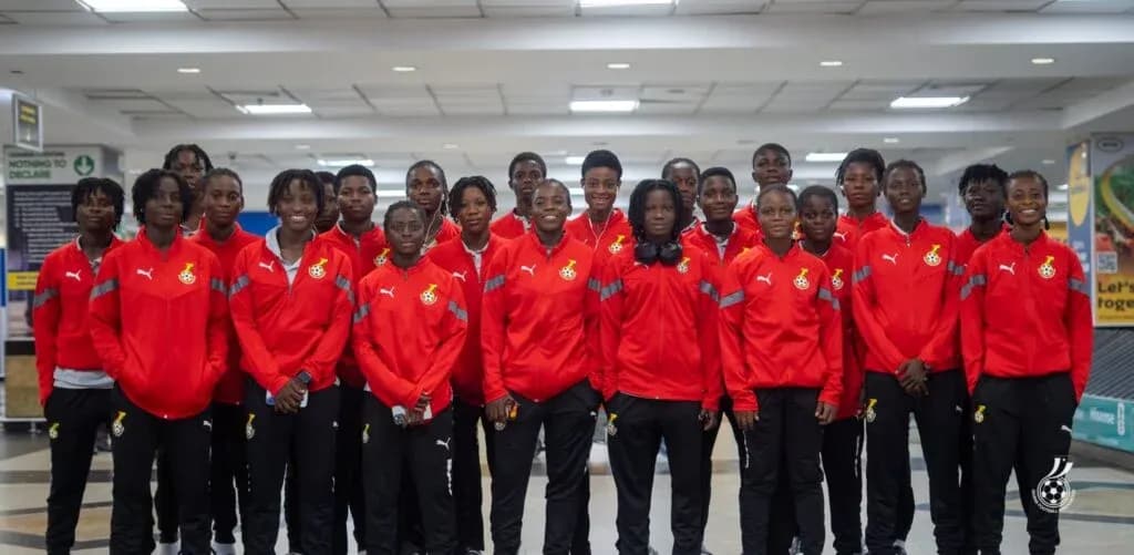 Equipo femenino de fútbol de Ghana posando juntos