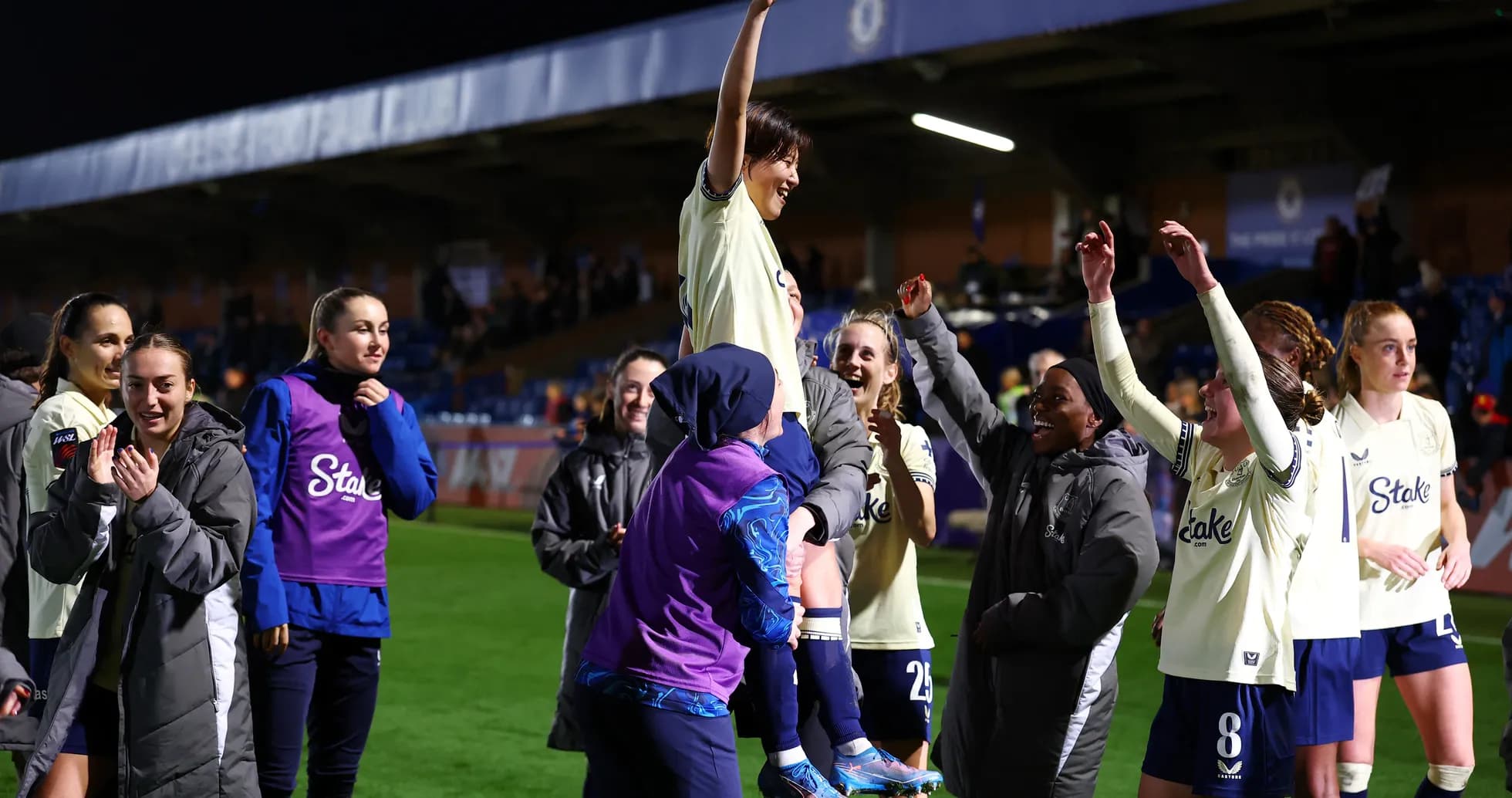Jugadoras de Chelsea celebrando una victoria