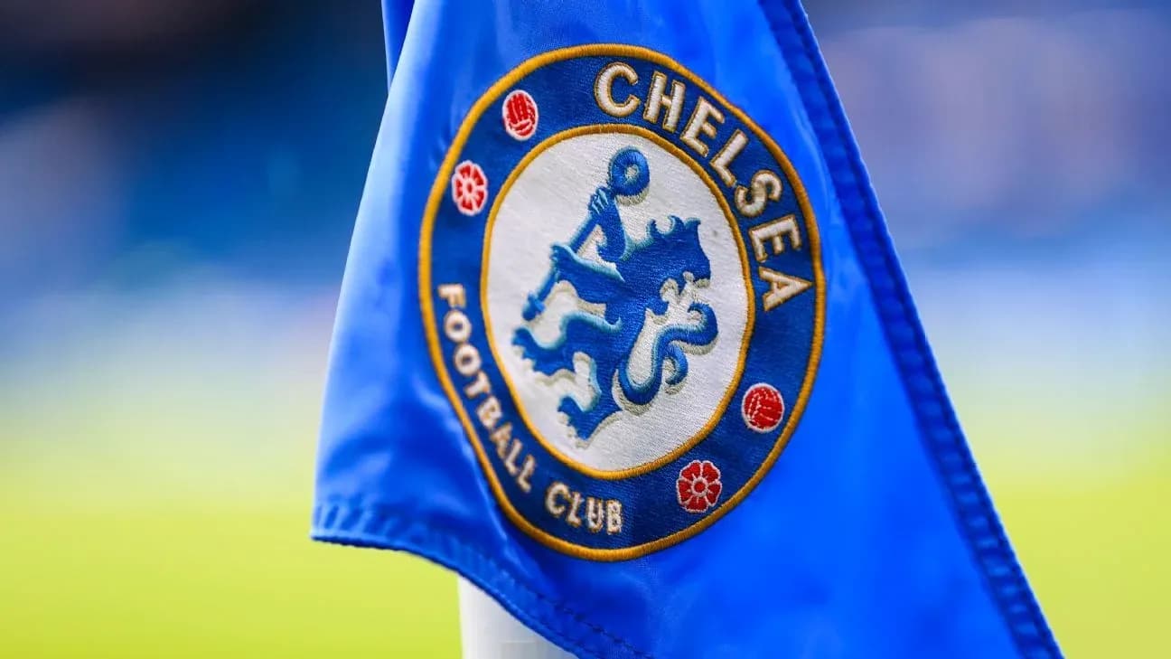 Bandera del Chelsea Football Club en el campo