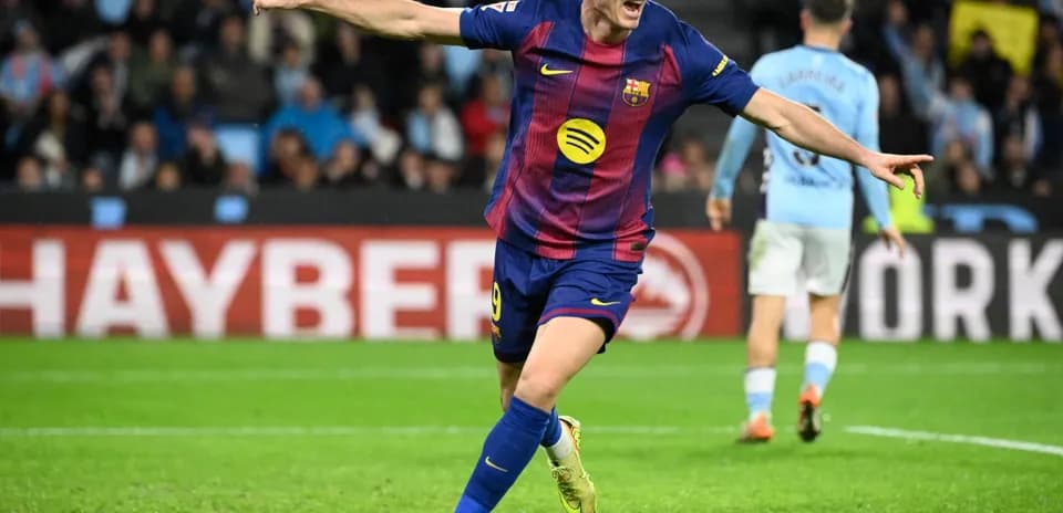 Robert Lewandowski celebra un gol en el partido