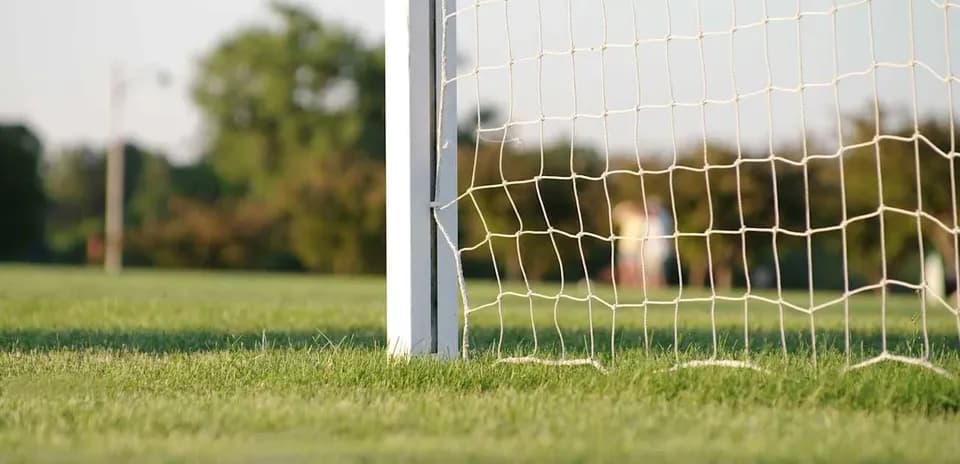 Vista de la red de una portería de fútbol