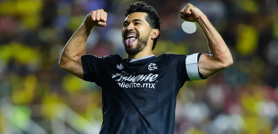 Jugador celebrando un gol en el partido