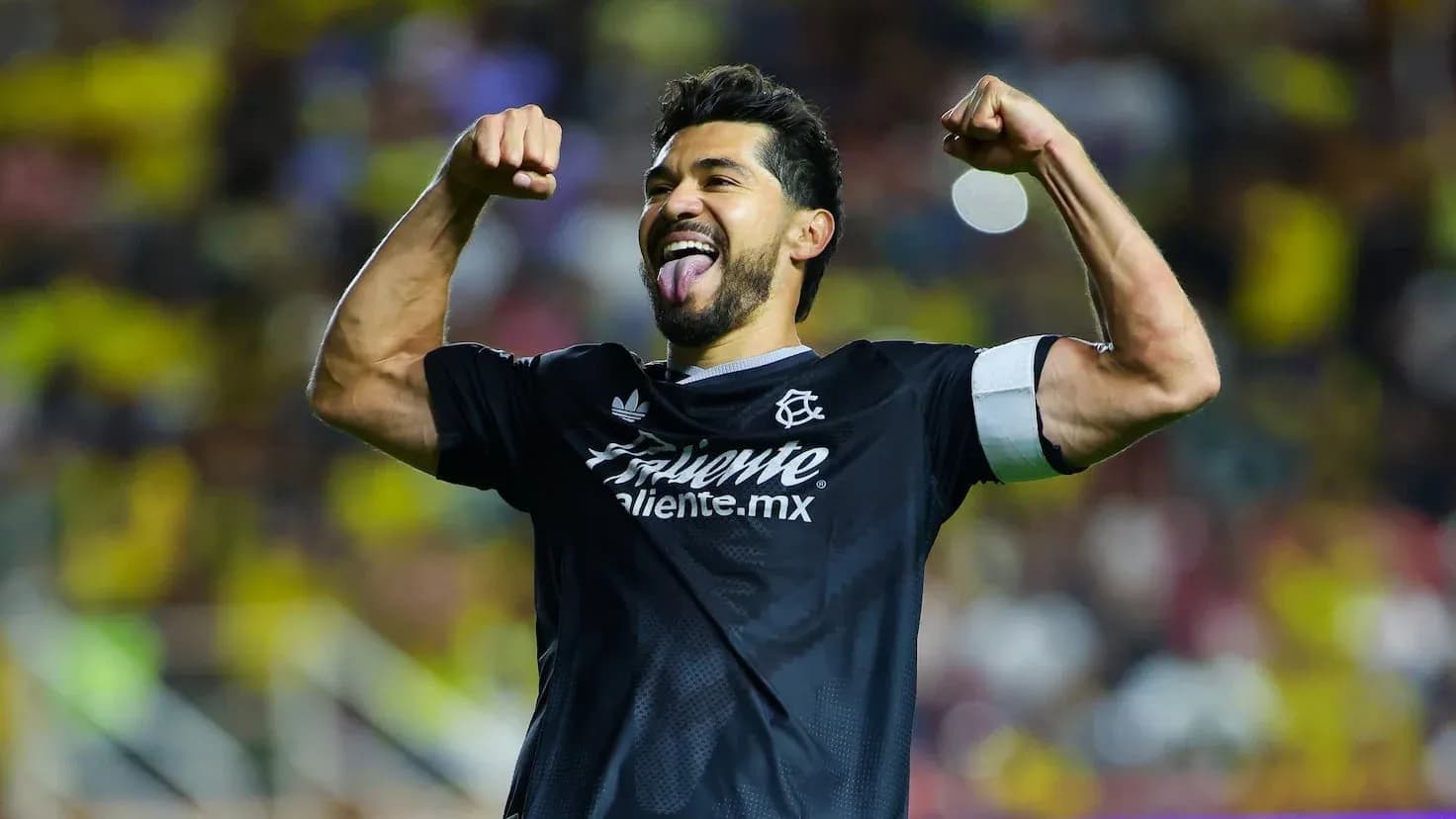Jugador celebrando un gol en el partido