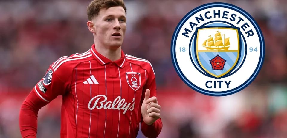 Jugador de fútbol con camiseta roja de Nottingham Forest