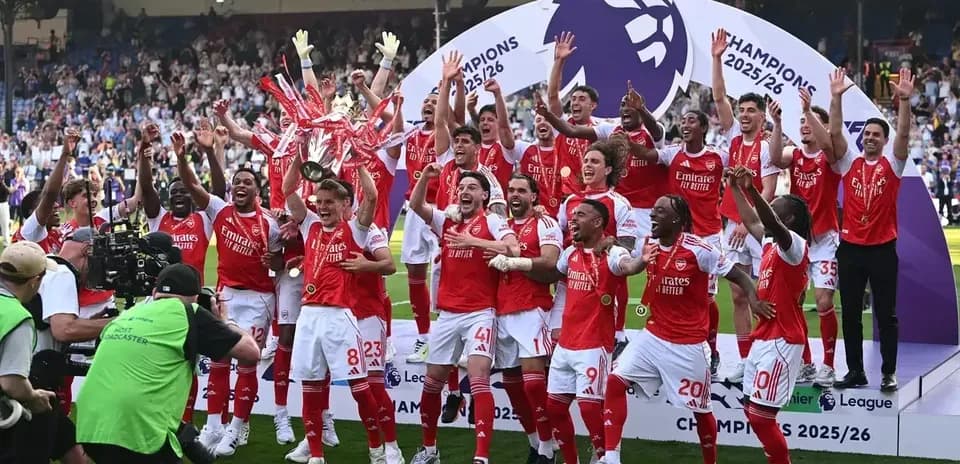 Jugadores de Arsenal celebrando el campeonato de Premier League