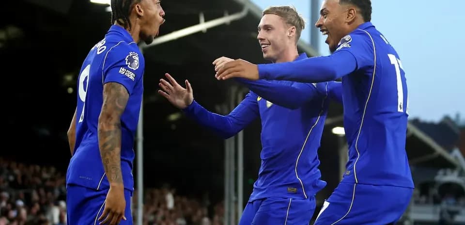 Jugadores de Chelsea celebrando un gol en partido
