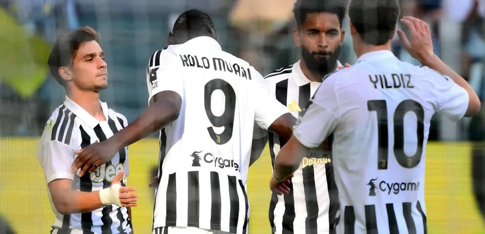 Jugadores de Juventus celebrando un gol en partido