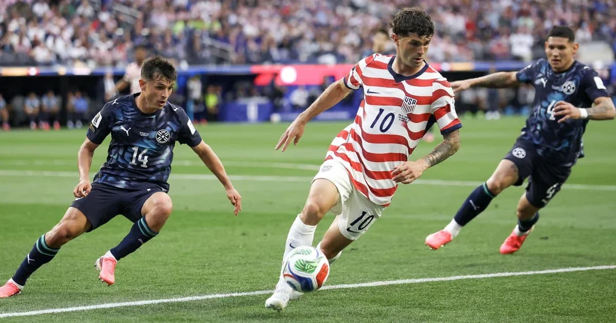 Cristian Pulisic dribbling past defenders during match