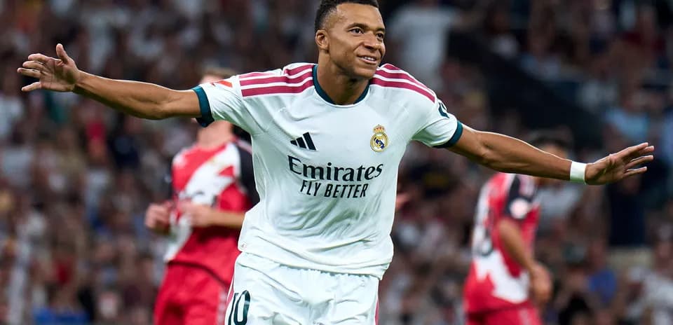Jugador de Real Madrid celebrando un gol en partido
