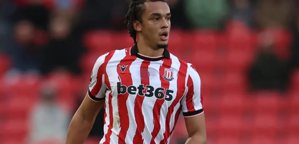 Jugador de Stoke City corriendo en el campo
