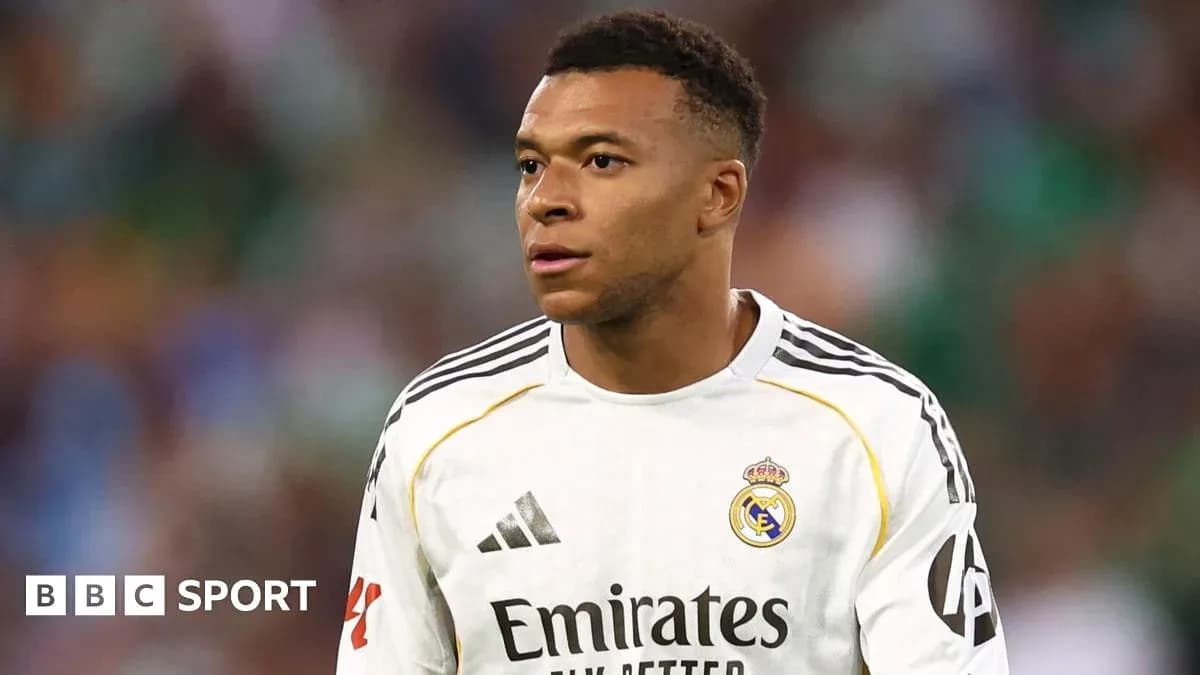 Jugador de Real Madrid en uniforme durante partido