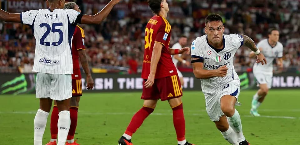 Lautaro Martínez celebrando un gol en el partido