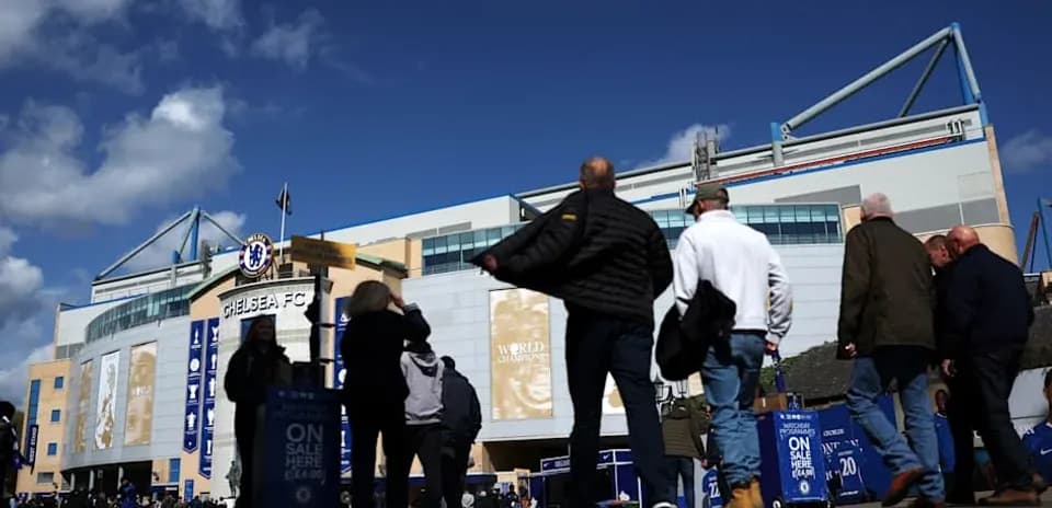 Aficionados llegando al estadio de Chelsea FC