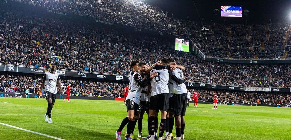 Valencia vs Sevilla: emocionante partido de La Liga jornada 15.jpg