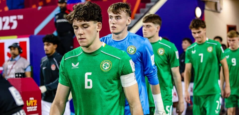 Jugadores de Irlanda entrando al campo antes del partido