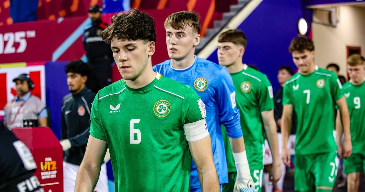 Jugadores de Irlanda entrando al campo antes del partido