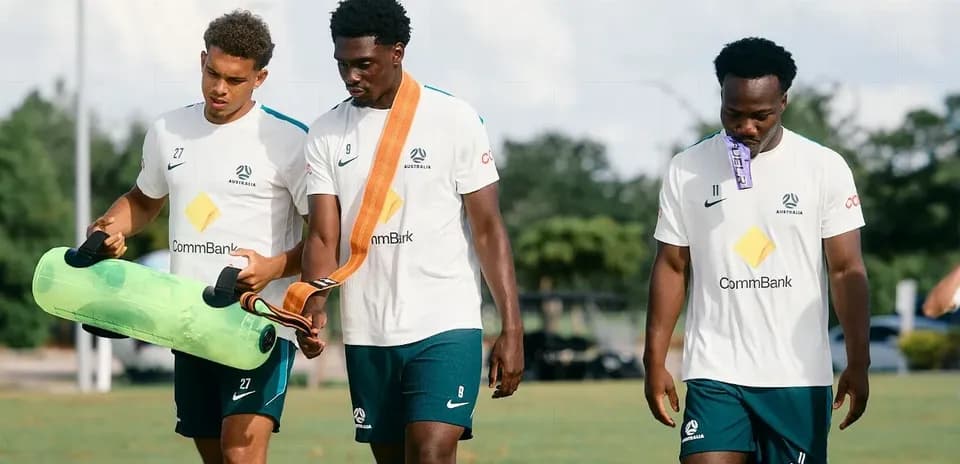 Jugadores australianos caminando en sesión de entrenamiento