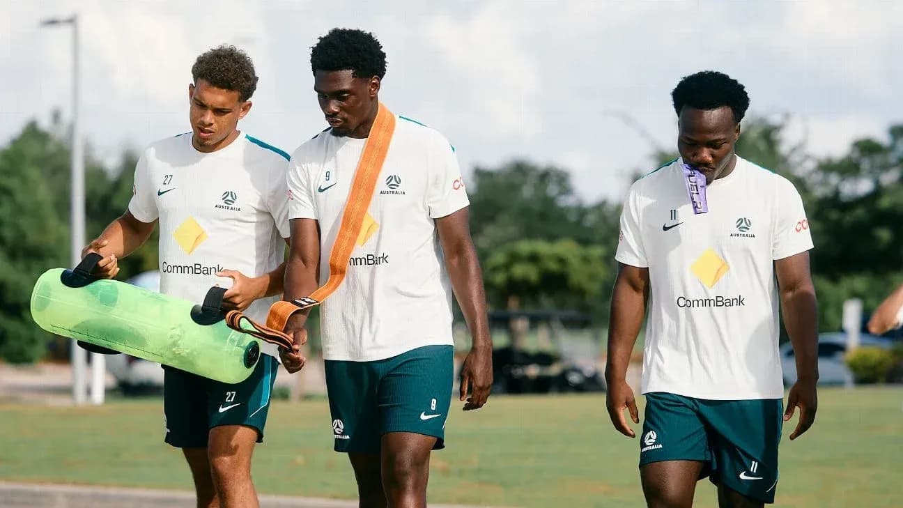 Jugadores australianos caminando en sesión de entrenamiento