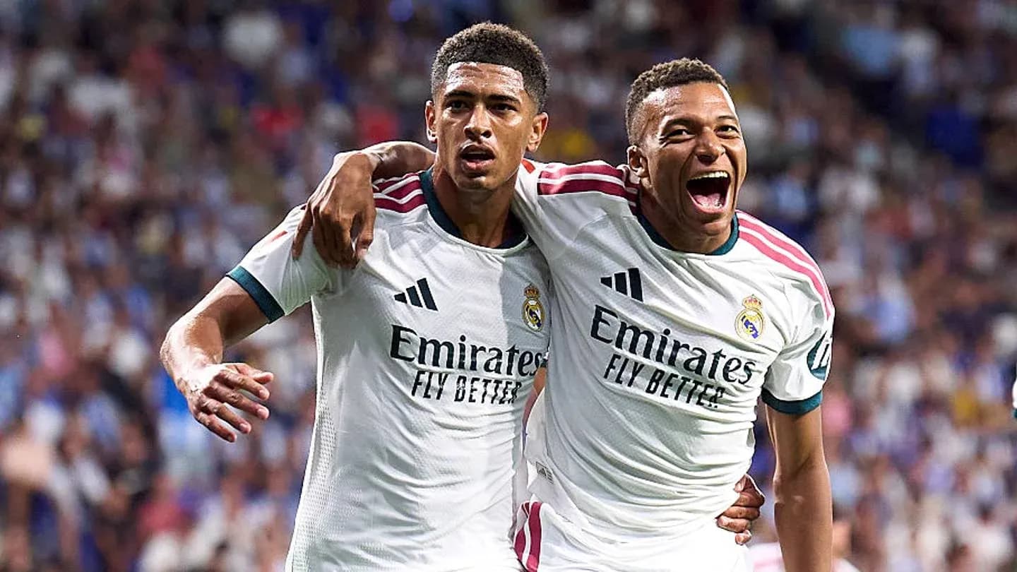 Jugadores del Real Madrid celebrando un gol juntos