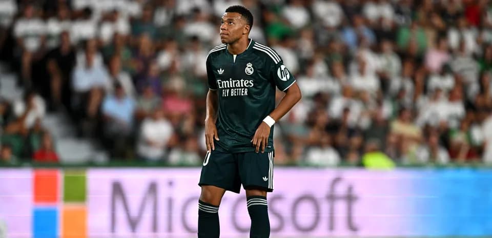 Jugador de Real Madrid en el campo durante partido