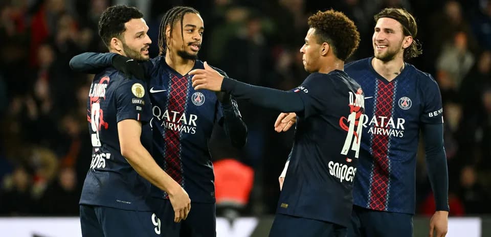 Jugadores de PSG celebrando un gol en el partido