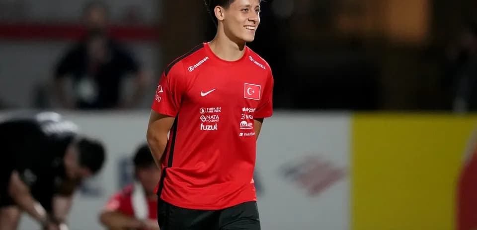Jugador de Türkiye sonriendo en entrenamiento